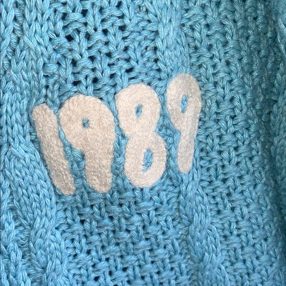 Taylor Swift 1989 Cardigan Woman’s size Medium/Large - Picture 3 of 5